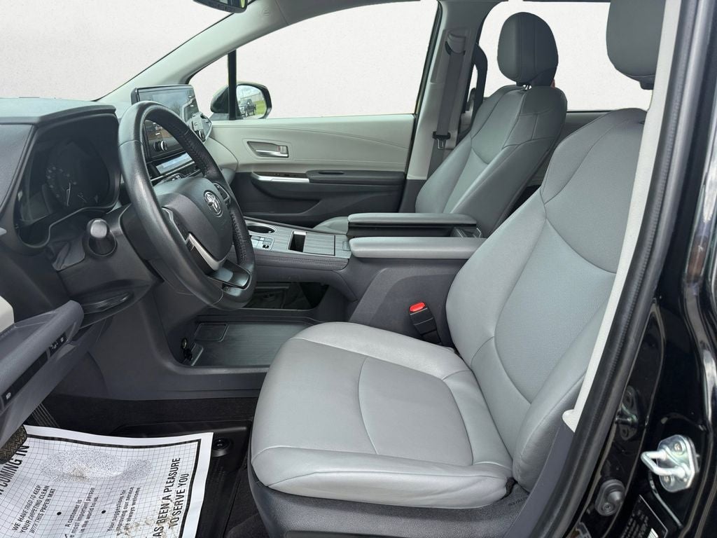 2024 Toyota Sienna XLE 8 Passenger